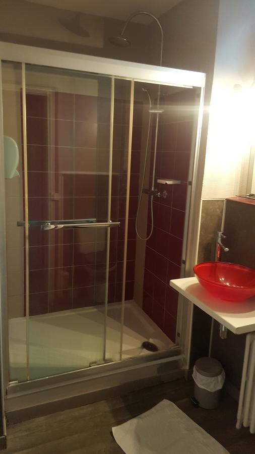 Hotel Des Voyageurs Mayenne Dış mekan fotoğraf