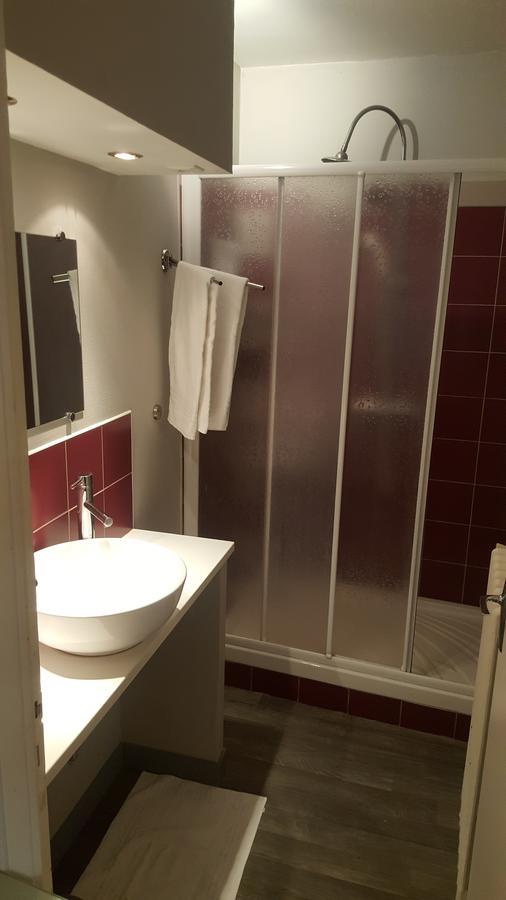 Hotel Des Voyageurs Mayenne Dış mekan fotoğraf