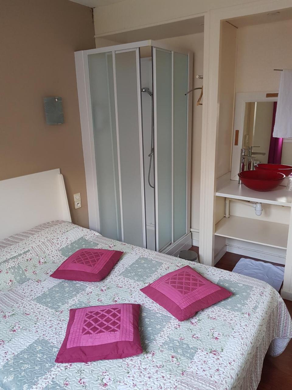 Hotel Des Voyageurs Mayenne Dış mekan fotoğraf